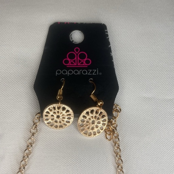 Paparazzi Your Own Wheel Necklace and Earrings - Picture 3 of 4